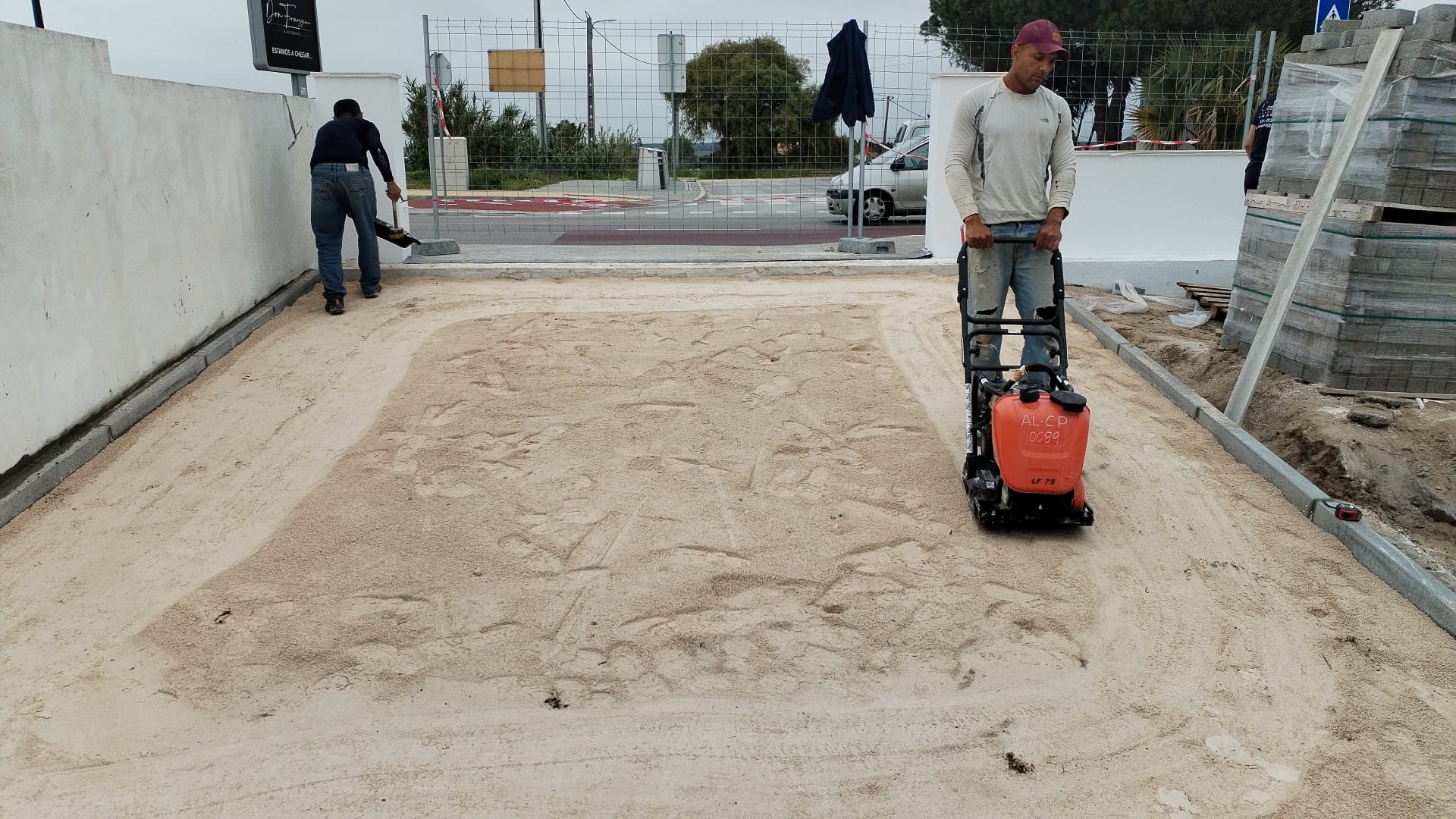 Trabalho de compactação em andamento
